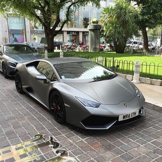 LAMBORGHINI GREY MATTE ON STREETS